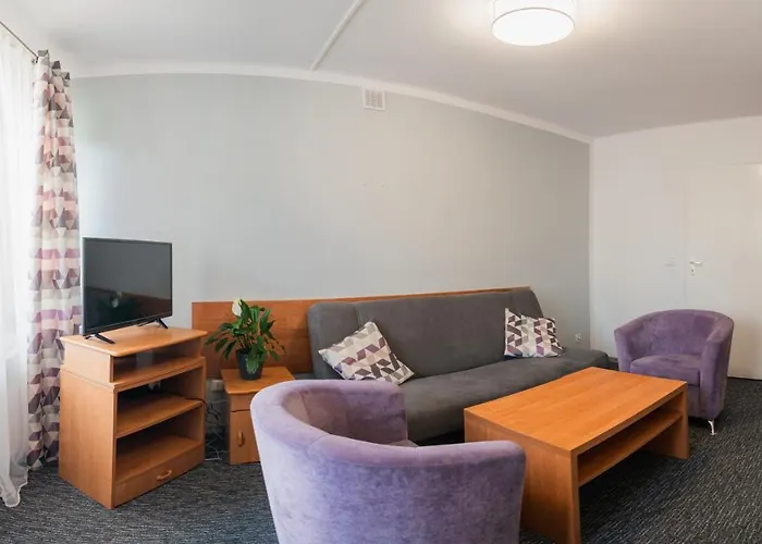 Centrum Rekreacji I Rehabilitacji Jubilat Sp.zo.o Ośrodek wypoczynkowy *